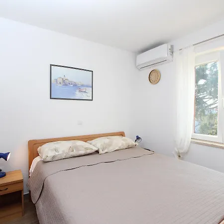 Apartment Bezauberndes Nur 190 Meter Zum Mit 2 Klimaanlagen Rovinj