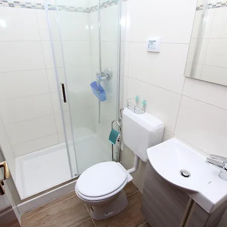 Apartament Bezauberndes Nur 190 Meter Zum Mit 2 Klimaanlagen Rovinj
